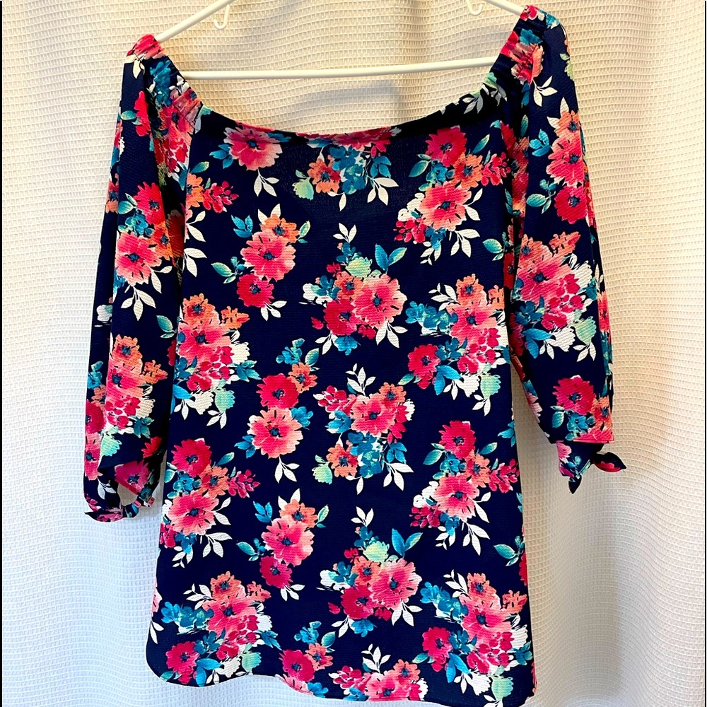 Status by Chenault off the shoulder navy blue and pink/white floral shirt, XL
